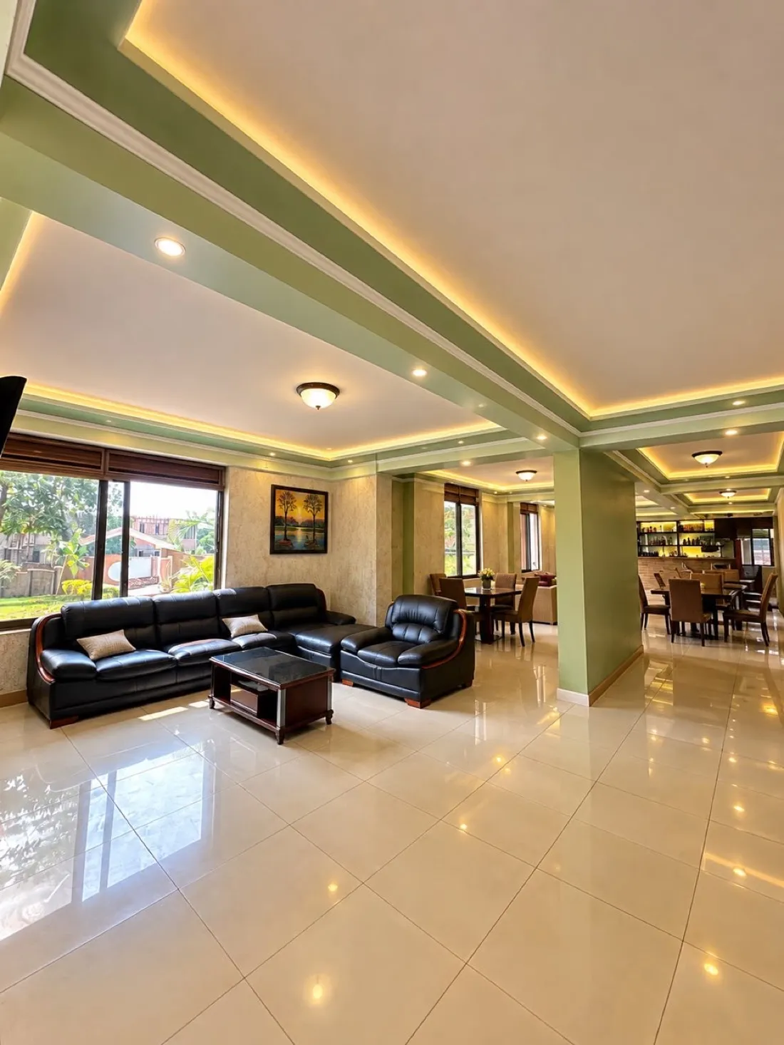 Tesh Hotel lounge and bar