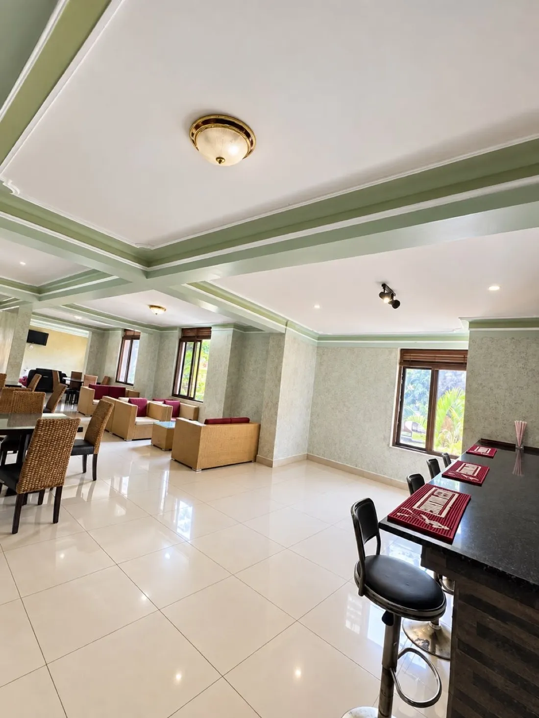Tesh Hotel lounge